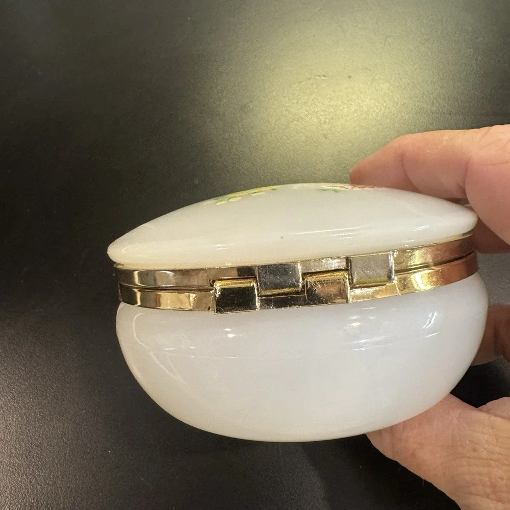 Vintage 1960's MCM Lucite Floral Trinket - White - Hong Kong‎ Hinged